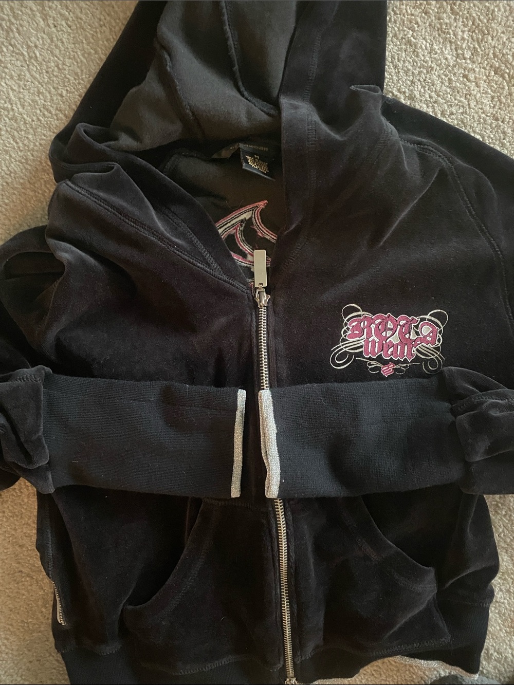 Rocawear NWT medium Y2K NWT velour hoodie - Picture 9 of 10